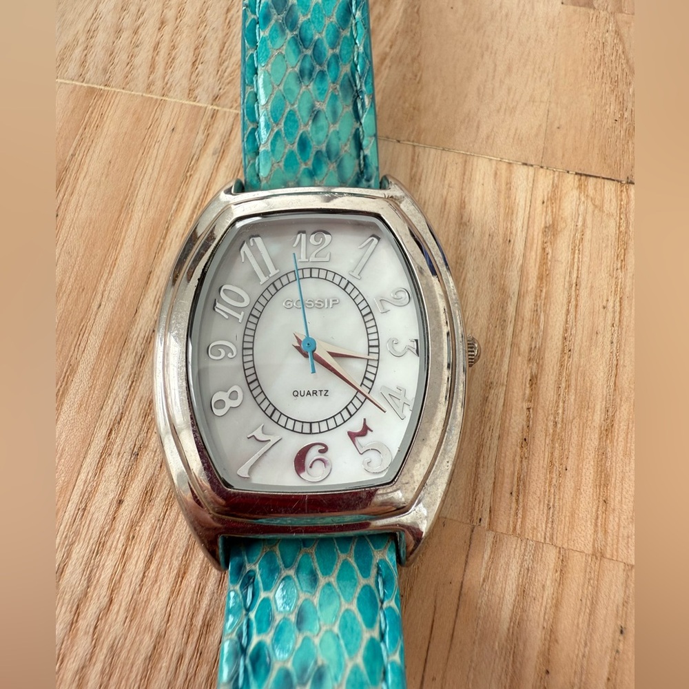 Gossip ladies silver tone blue leather strap NEW BATTERY